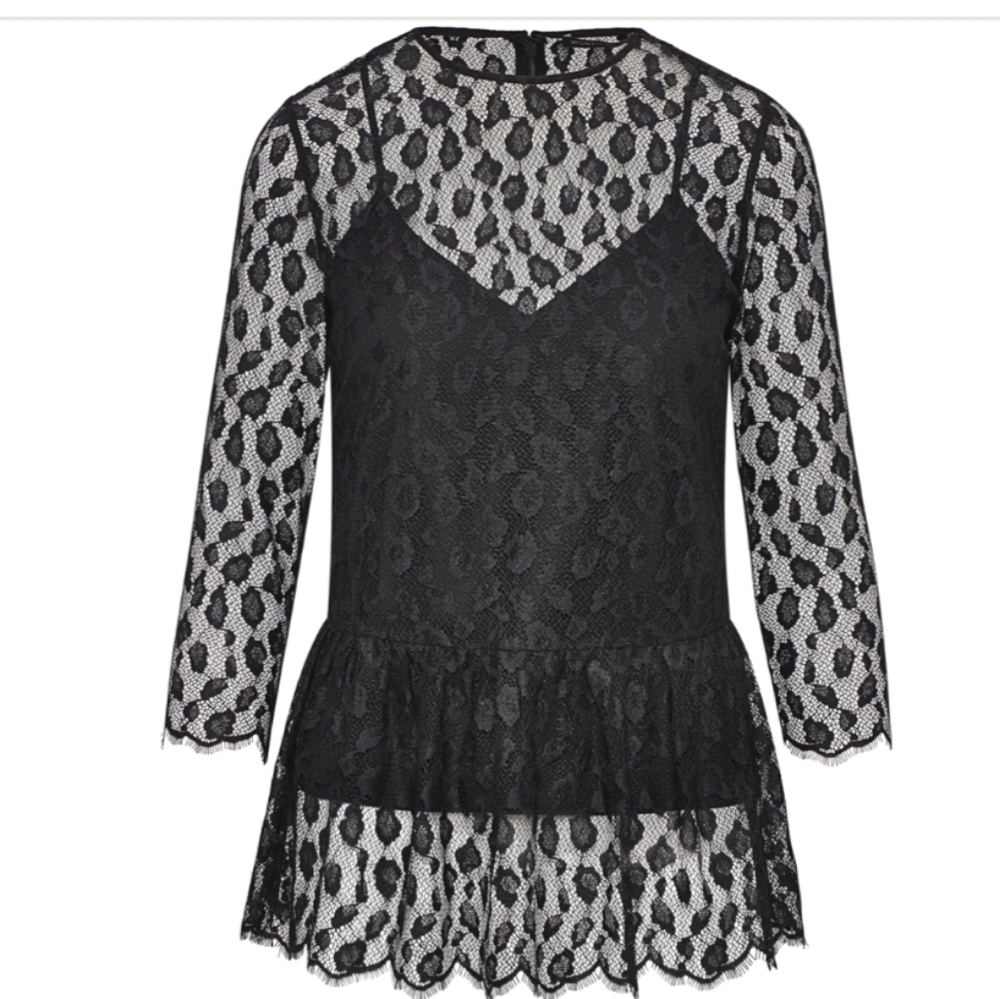 🎀 Feminine Lacey Blouse by Worth New york